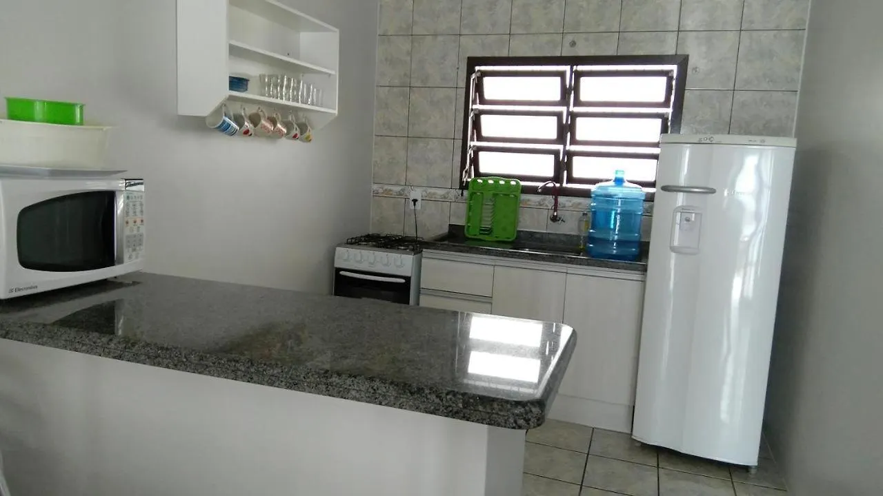 Casa 2 Dorm- Centro De Bombinhas Vila 0*,