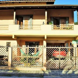 Casa 02 Dorm Na Rua Salmao Bombinhas